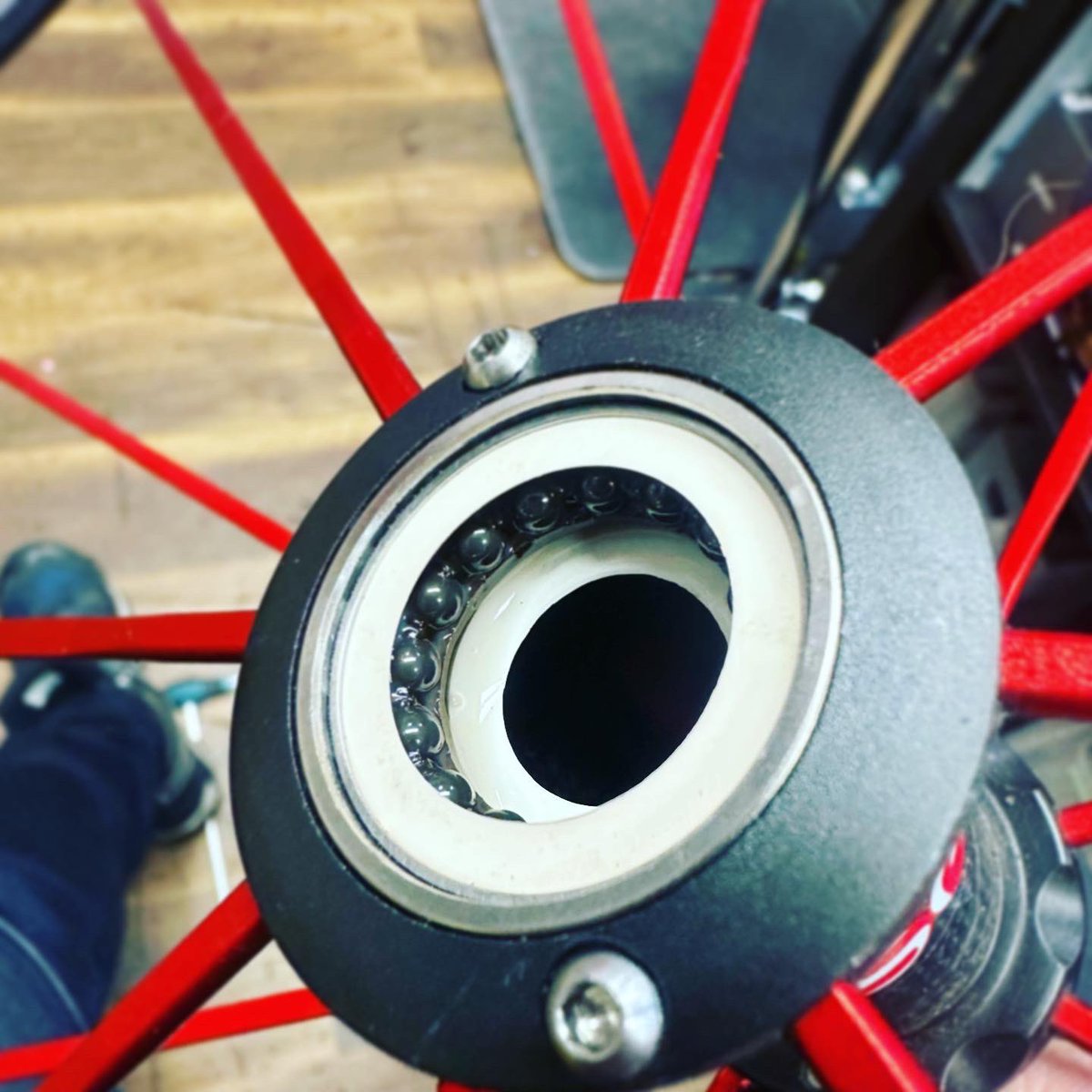 u2bikes's tweet photo. 高いけどびっくりするほど良く回る、カンパ・フルクラム定番のカスタマイズベアリングCULT化!
できるモデルできないモデルあるけれど、ホイール追加する前にやってみる価値ありますぜ! #U2BIKES #FULCRUM #CAMPGNOLO #ホイール #カスタム #定番カスタム #USBもいいけれど流石のCULTベアリング https://t.co/k9v9arTS1H