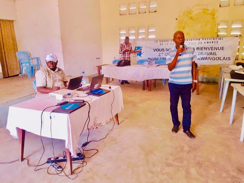 adeso_rdcongo's tweet photo. Projet #PARC • Retour en images sur les deux séances de diagnostic institutionnel du #CCPSC du #KWANGO, organisé dans la ville de #KENGE par @adeso_rdcongo sous la direction du chargé de programme adjoint 👉🏽@DimitriMangaya
@Jmchataigner @UEenRDC https://t.co/S8RbQaymwb