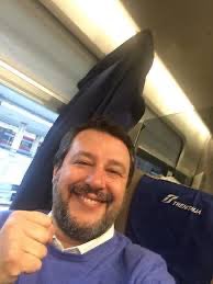 gadlernertweet's tweet photo. È rassicurante constatare che con ⁦@matteosalvinimi⁩ ministro dei trasporti i treni NON arrivano in orario. Semmai vanno in pezzi.
Meglio chiacchierare del ponte sullo stretto https://t.co/MxGda0sBx9