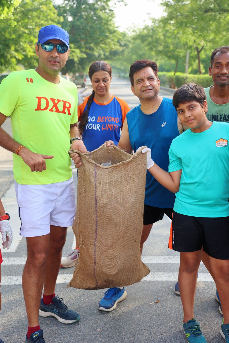 Say no to plastic...
Cleanliness drive in Dwarka. A small initiative  on environmental sustainability. Small efforts make a big difference in the environment.🌿🌱🍃. <a href="/adilnargolwala/">Adil Nargolwala</a> <a href="/DelhiPolice/">Delhi Police</a> <a href="/FastandUp_India/">Fast&Up_India</a> <a href="/FitIndiaOff/">Fit India Movement</a> <a href="/kiranoop/">Anoop sharma</a> <a href="/sanjaypanghal/">#RunningMonk</a> <a href="/smalik2107/">Sandeep Malik</a> @