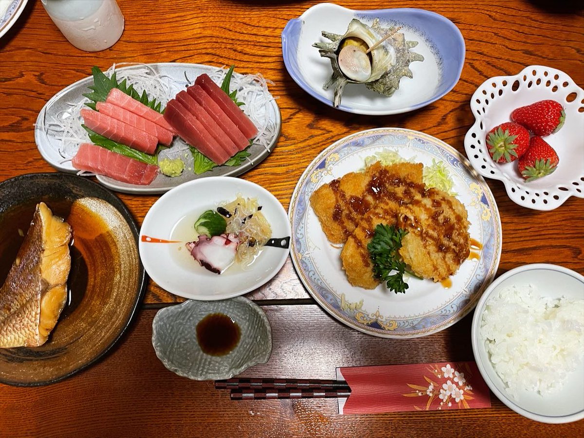 Reika13288's tweet photo. ＧＷに泊まった民宿のご飯たち
5人で2泊3日の旅行楽しかった🙌

 #伊豆下田   #夕飯 #朝食 https://t.co/t2vMB74IoN
