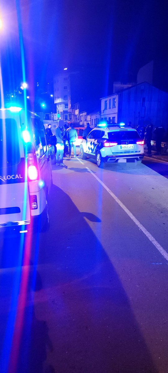 Aplcoruna's tweet photo. 📅7/5/2023 Turno de Noche

🚔 Un patrulla observa a un vehículo que pierde el control en una curva en el túnel del María Pita

🚓 Los agentes le dan el alto, momento en el que el conductor del vehículo se da a la fuga https://t.co/7p722FZHyt