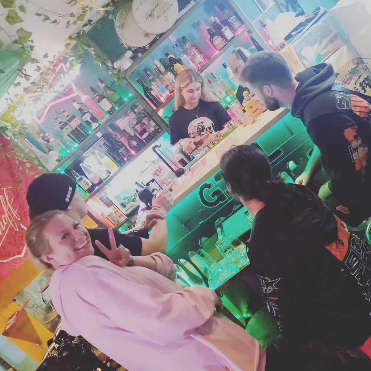 keiju0401's tweet photo. 【Bar GIG'L】
Open 15:00-3:00
NO CHARGE
We have 2 floors 2F,3F

Draft beer 500¥
Cocktail 600¥〜

色んな国の人と地元の人と国内旅行の人とみんなごちゃまぜ

#GIGL #osaka #japan #アメ村 #大阪 #ギグエル #giglosaka #rockbar
#musicbar #bar #昼飲みできる店 #bass
#nocharge #drums  #guitar https://t.co/haup68NHix
