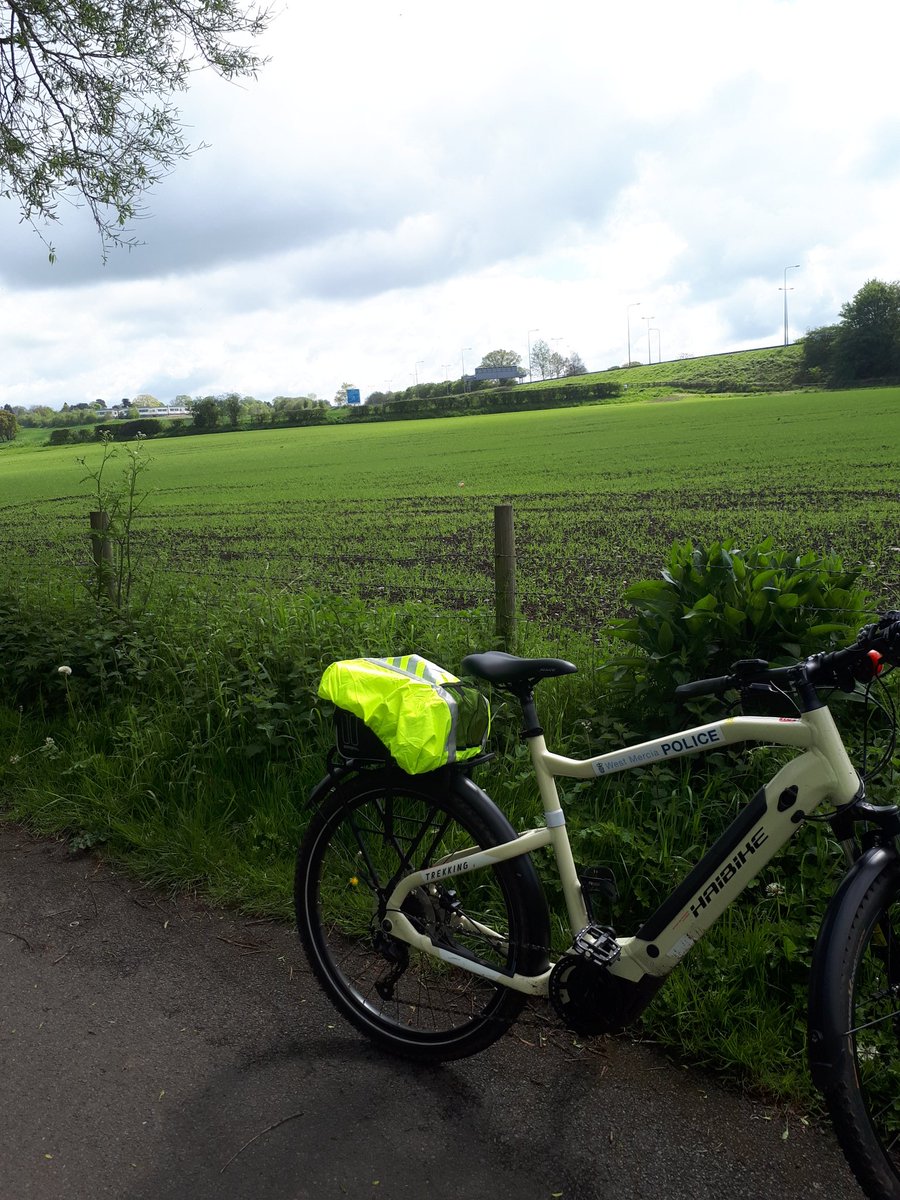 SNT on bike patrol around Catshill Marlbrook and Blackwell #policingpromise #communitypolicing #ruralmatters  #visiblepolicing