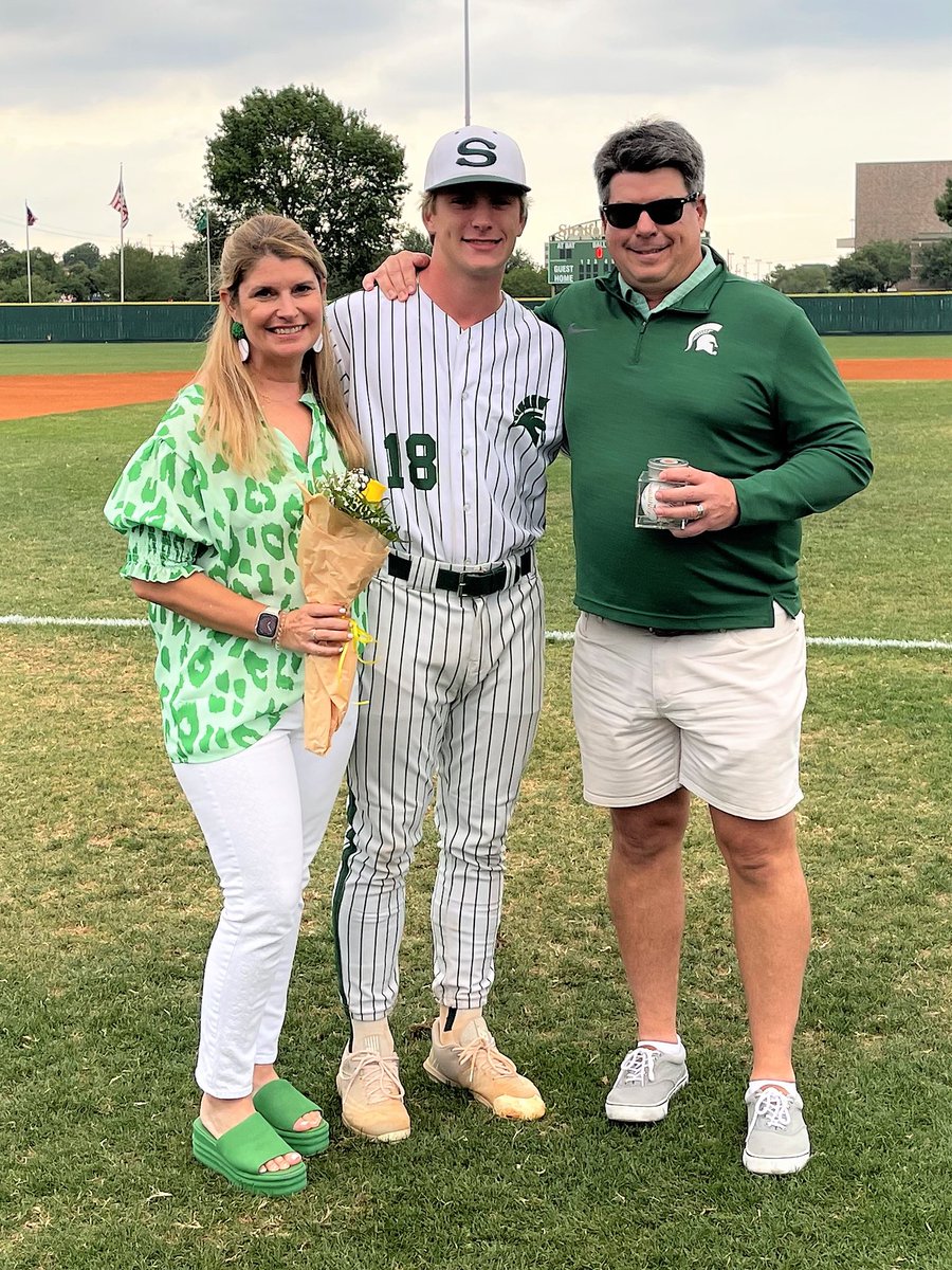 Cade_Hanlen's tweet photo. Thank you baseball for teaching me how to be a better young man. Thank you to all my friends, family, and coaches who taught me this amazing sport. I’ve created countless memories with these boys. I love this group of guys so much and I’m gonna miss every one of them. #18 out. https://t.co/YmuI4Hp5q4