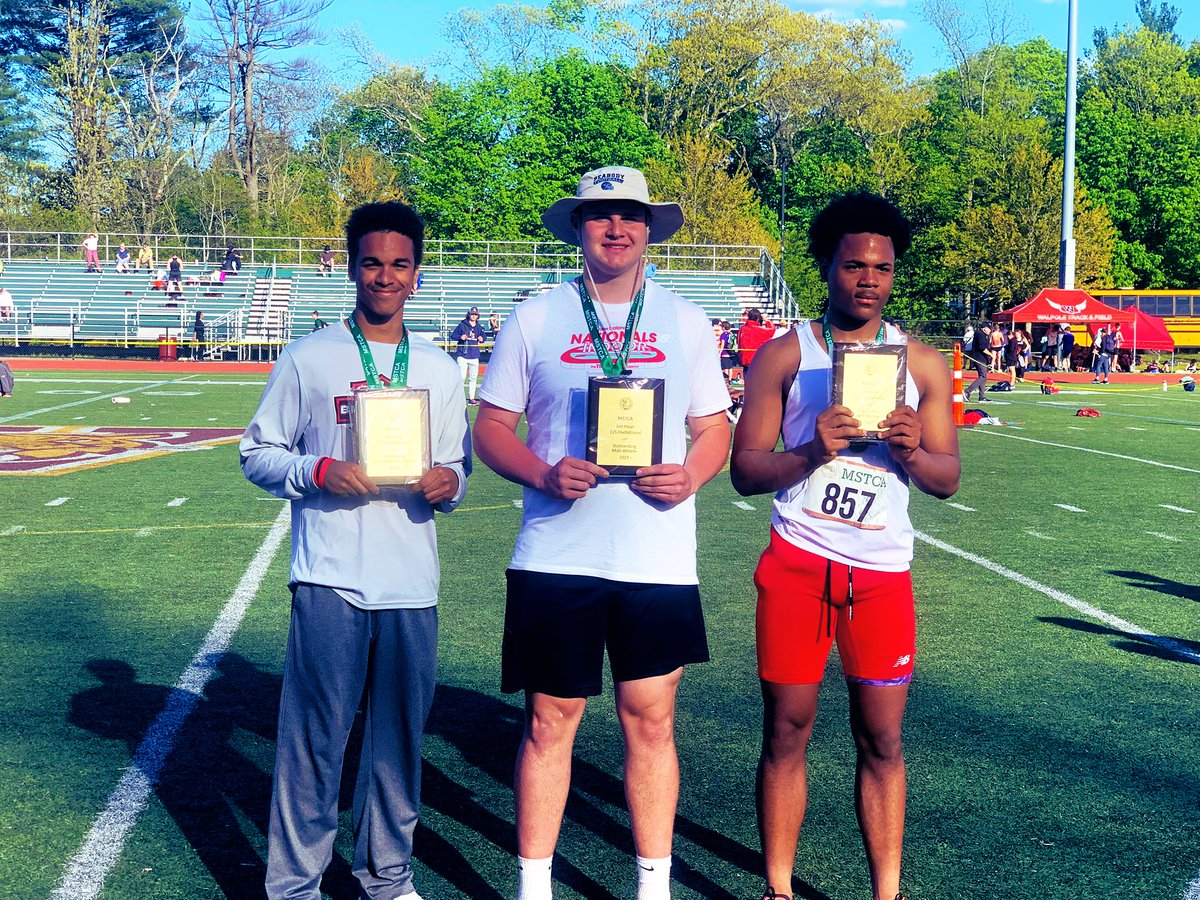 #TheSIX RT: CathMemKnights Some good results at Saturday's MSTCA Sophomore Meet in Weymouth. @CathMemFootball’s @Mekhi61490800 '25 was named the meet's Outstanding Male Runner, won the 100, and placed fourth in the 200 & part of winning 4x100 team. (Dodd->R) image @BConn63