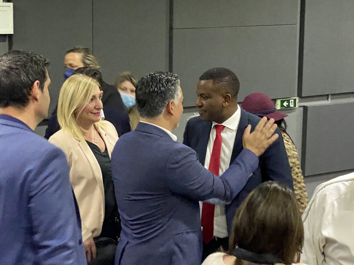 HagabimanaRS's tweet photo. Το «ευχαριστώ» στις εκατοντάδες φίλες και τους φίλους οι οποίοι με τίμησαν με την παρουσία τους χθες στην προεκλογική μου ομιλία στο #Κερατσίνι είναι λίγ��. Η προσέλευση του κόσμου ξεπέρασε κάθε προσδοκία! 🙏🏾 https://t.co/5jcoETDzPJ