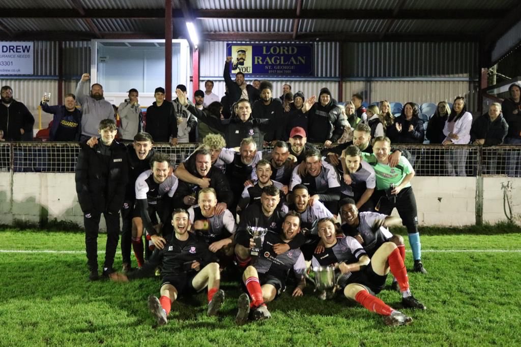 Absolutely love this photo 🏆🏆🏆⚽️⚽️⚽️<a href="/AvonmouthFC/">Avonmouth FC</a>