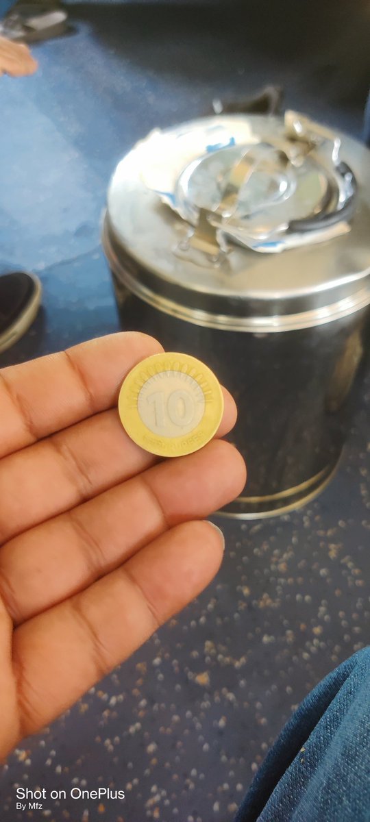 mahfooz4321's tweet photo. @RBI ye sikka nahi le raha hai train vendor bol raha hai nahi chalta ye sahi baat hai kya ? https://t.co/JkUugd3jY1