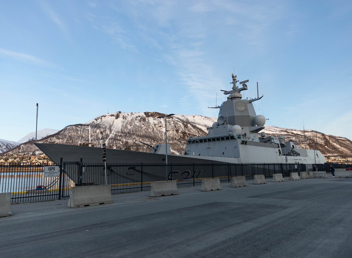 Forsvaret_no's tweet image. Allierte styrker har ankommet Norge! Øvelse #Formidableshield23 starter i morgen. Nå gjør de allierte styrkene seg klare til å trene på integrert luft- og missilvern utenfor Andøya. 

#WeAreNATO #StrongerTogether #FOSH23 @STRIKFORNATO @NATO @USNavyEurope @kon_marine