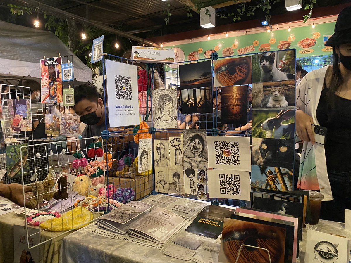lbtimesph's tweet photo. TINGNAN: Dinagsa ang “Komikaravan” ng The Graphic Literature Guild sa isang “Night Art Market” noong nakaraang Huwebes, Mayo 4, sa 1975 Food Park, Umali Subdivision, Brgy. Batong Malake.

[1/2] https://t.co/Tx3UI1IJa3