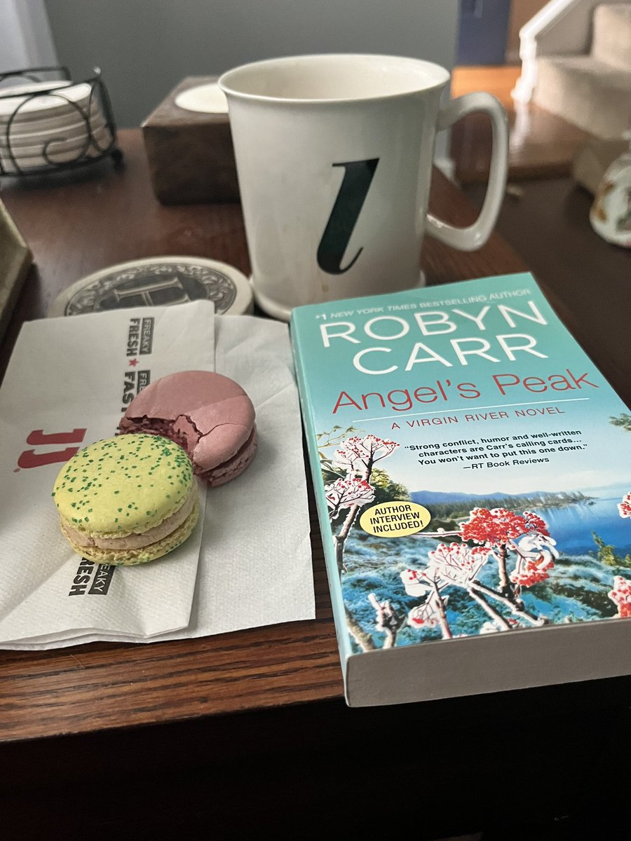 Macarons go very well with my morning #coffee and new book! Happy Sunday! #SundayMorning