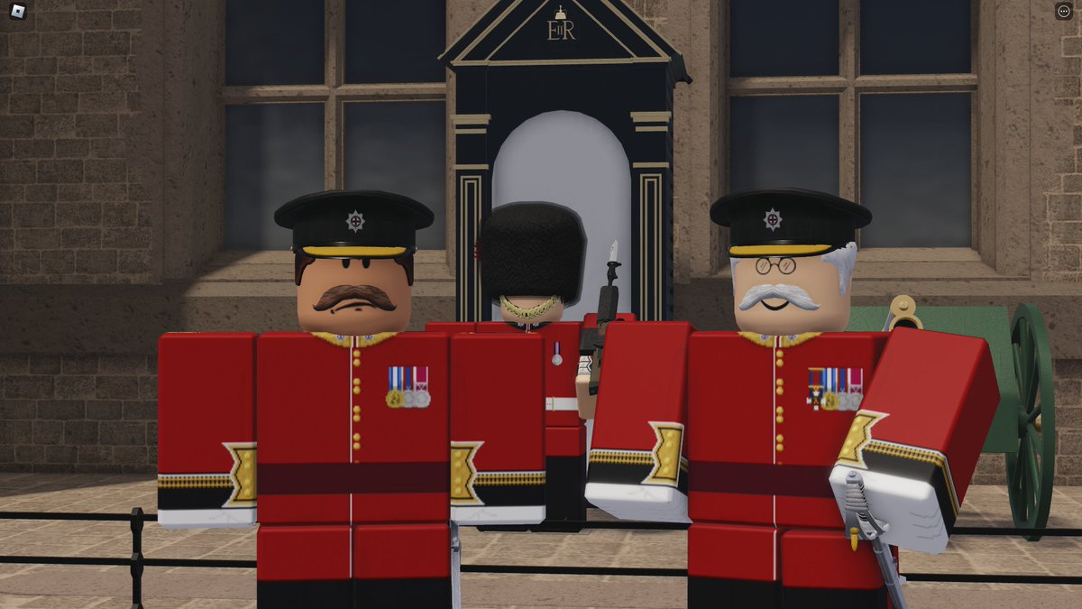 w_hendersons's tweet photo. Great to be down at the Tower of London today and meet a couple of the old lads from No. 2 Company. I would be lying if I said I didn't miss it! Exceptional day out. https://t.co/XyOyKEUdgR