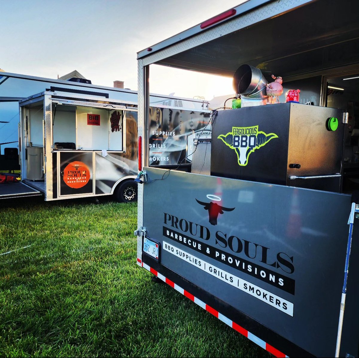 FergoliciousBBQ's tweet photo. Day 2 is rollin and @FergoliciousBBQ & @bushmaster_bbq are ready to rock! Another beautiful day in store! Good luck errbody!
#RubSumLUV #proudsoulsbbqkc #teamproudsouls #proudsoulsbbqandprovisions #kcmo #kingdomofQ #northland #kansascity #denver #littleton #bushmasterbbq https://t.co/2HArHbNEkg