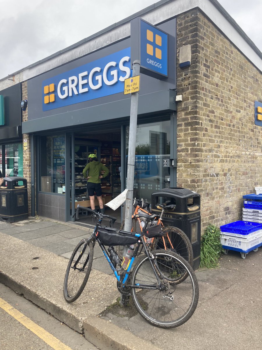 Legs are feeling it today! North London Dirt- the Garmin packed in early on, Al took a nasty fall over the handlebars, and we had to buy emergency waterproofs and gloves to deal with the downpour….Already can’t wait to do it again 🤪