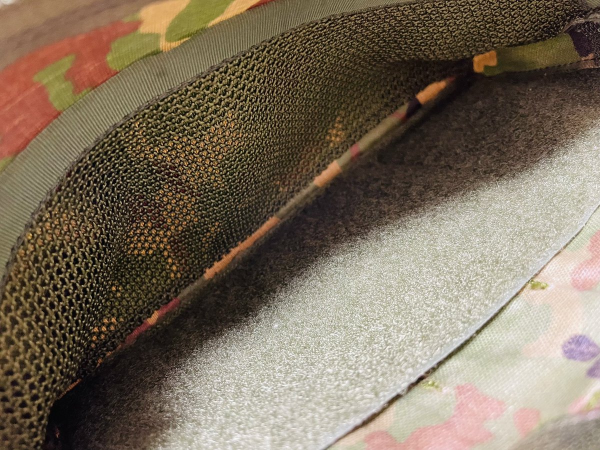 diytactics's tweet photo. ユーティリティーポーチ作成しました。
止��ファスナーです。
ポーチ内部は前面部にメッシュのポーチを、背面部にはベルクロを設け様々なインサートを増設できるようしました。
#陸自迷彩
#陸自装備 https://t.co/7uoQhTaEir
