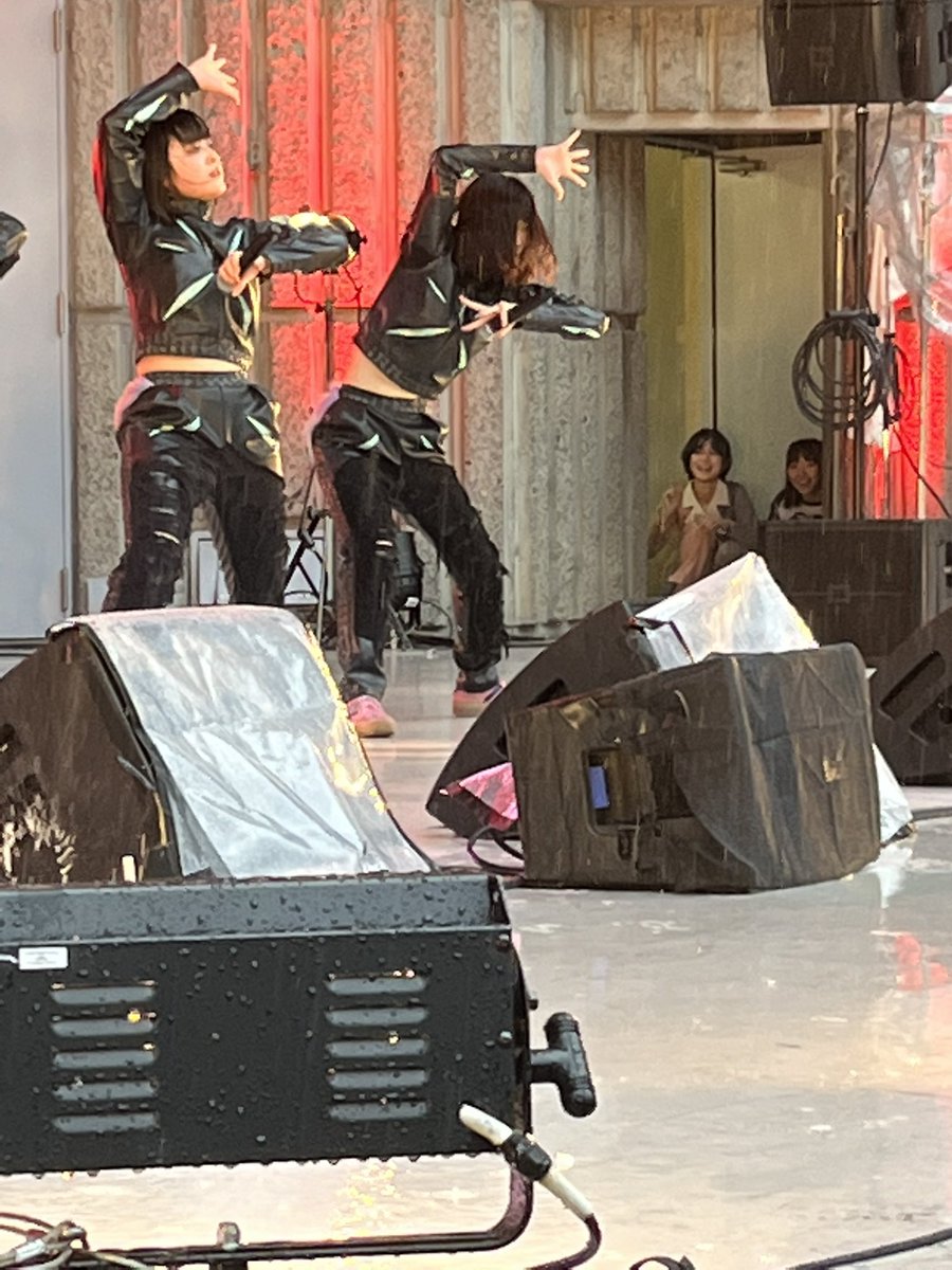Minionsky2's tweet photo. ASPのライブでノリノリのミキナちゃんとナウちゃんキャワ🤍
#ExWHYZ 
#ASP
#UZONELIVE https://t.co/RJ7HiNySW5