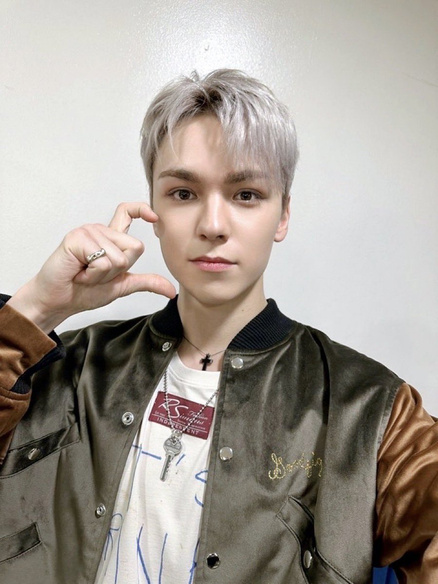 DmitrievaJulys's tweet photo. Вааайййй😍🍒🍌💎💎💎

#cheolsol https://t.co/qNtHNmQXPj