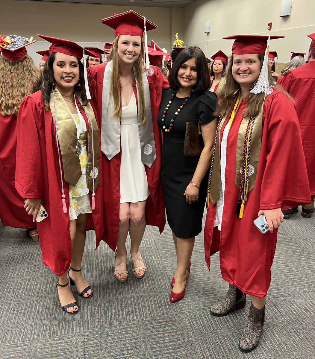 NCStateVetPAC's tweet photo. Our Animal Science PreVets graduated in style yesterday! Onto vet school @NCStateVetMed @ugavetmed, graduate school, and summer jobs.  We are SO proud of our newest alumni. @NCStateCALS @NCState https://t.co/XC6cMg9wxu
