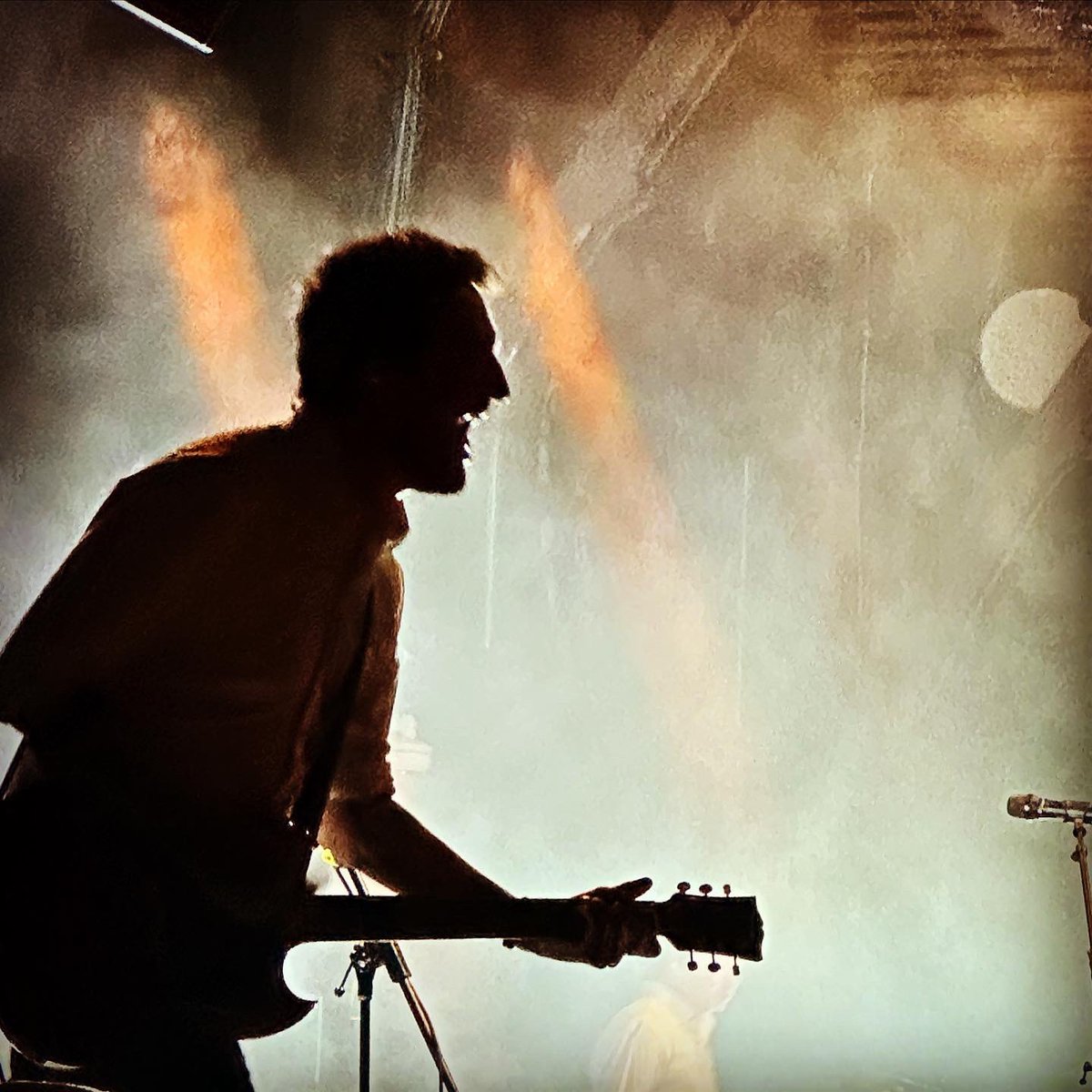 sara_ackerson's tweet image. From @frankturner &amp;amp; the @SleepingSouls set in Hampton, plus @ChuckRagan on the harmonica. #foursimplewords