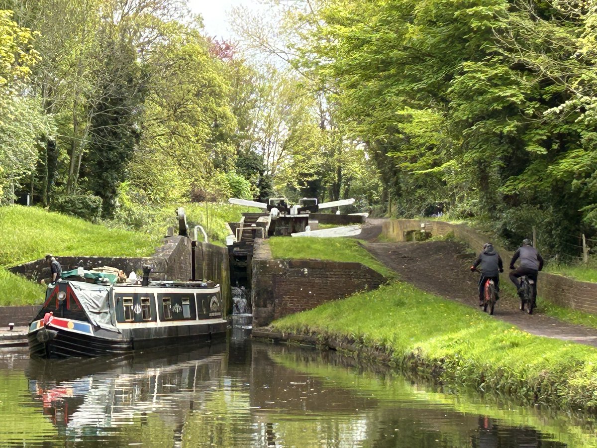 Enjoying the tranquility of the #canal at Stourton Junction #springtime #betterbywater ⁦@CanalRiverTrust⁩