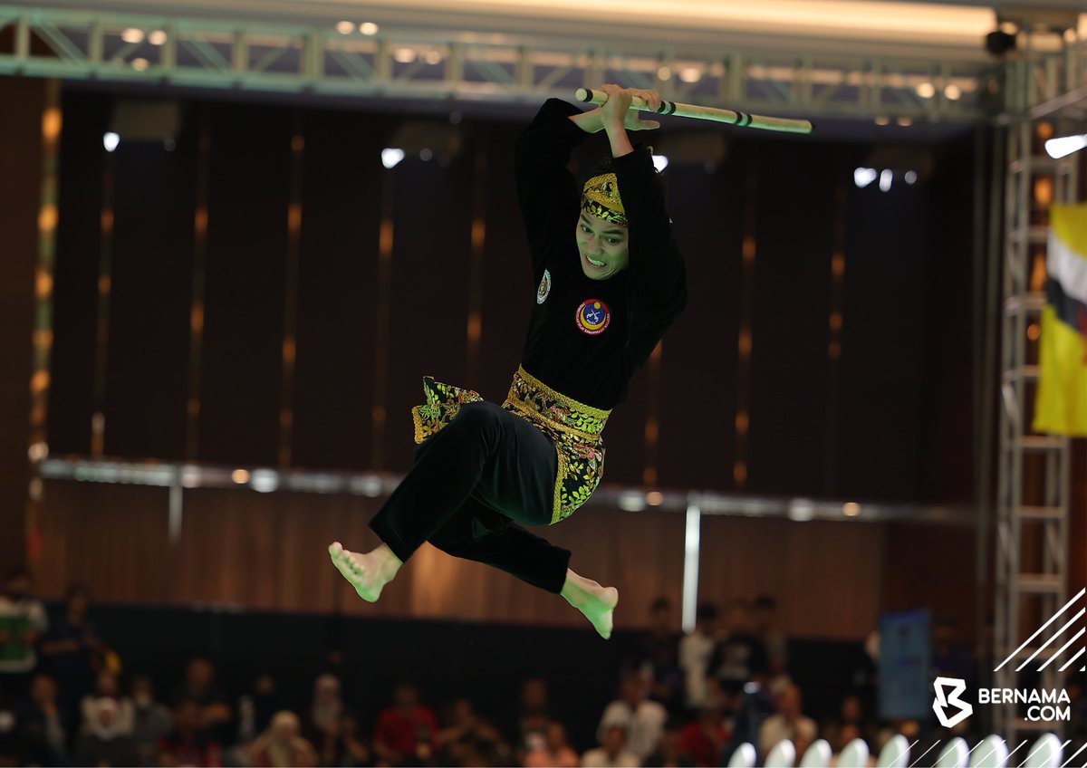 bernamadotcom's tweet photo. #Kemboja Atlet pencak silat negara, Muhammad Khairul Shaddad Ardi ketika beraksi pada acara silat seni kategori Tunggal Putera pada #SukanSEA2023 di Pusat Konveksyen Chroy Changvar, hari ini.

📸 Hazim Mohammad | BERNAMA https://t.co/Pu37q28RyZ