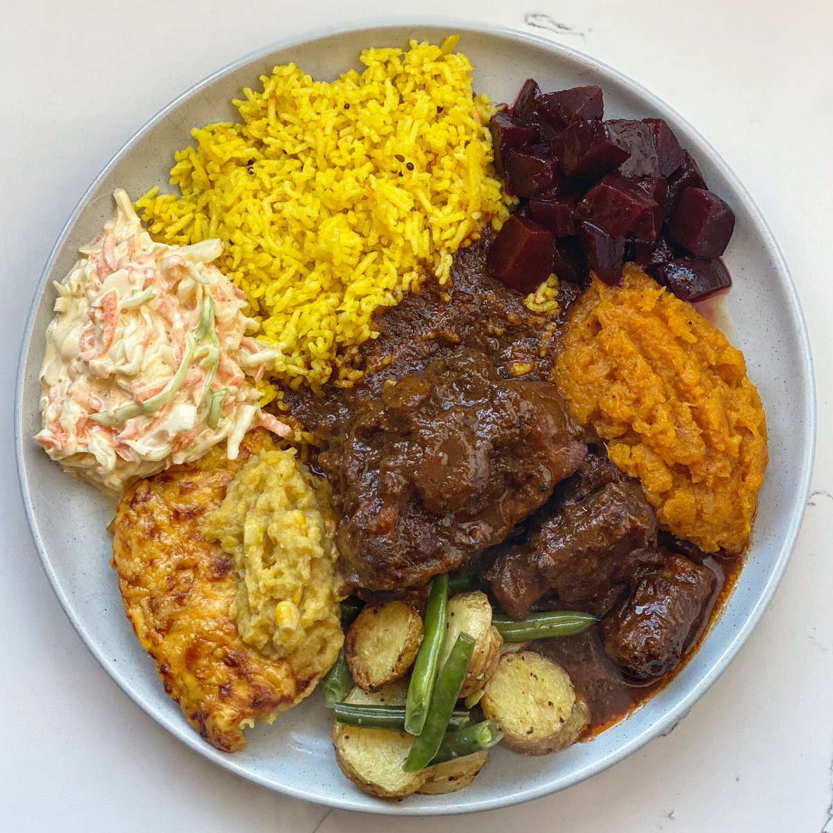 zola_nene's tweet photo. SIMPLY ZOLA SUNDAY
.
Here’s what’s on my plate…
- Fragrant Rice
- Beetroot
- Cinnamon & Nutmeg Mash
- Oxtail
- Garlic Potatoes & Green Beans
- Gem Squash & Corn Gratin
- Coleslaw
.
.
#zolanene #simplyzolasunday #sundaylunch #sevencolours #food #severalcolours https://t.co/i3dblDeZdF