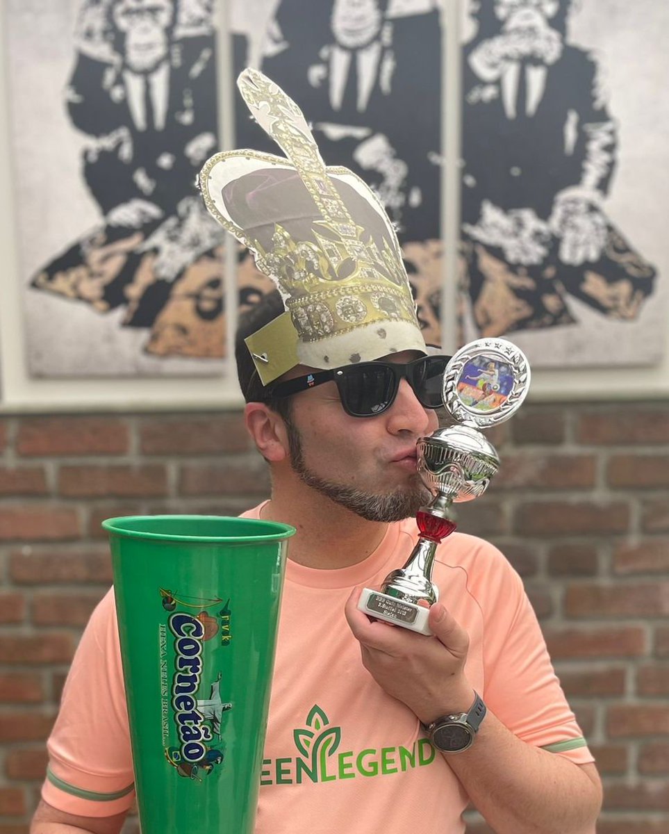 So geht König heute!! Nie hätte ich gedacht, dass ich etwas küsse, was mit dem   Konterfei Jarolims verziert ist. Aber dieser Titel ist einfach zu kostbar und mir bleibt nur ein Wort zu sagen: Herzlichen Dank!! @bbbquiz