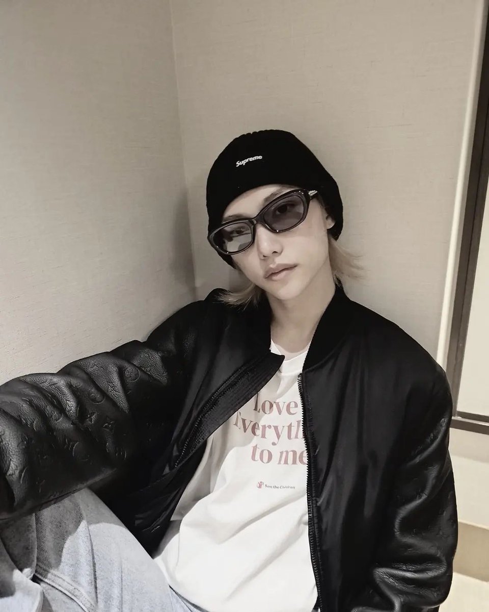 BBOKARILOOKS's tweet photo. felix Instagram update🖤 https://t.co/GKxEKZXXb8