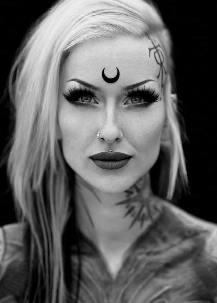 dark_darkwave's tweet image. 2 YEARS of DARK - LOVERS IN THE DARK
🎬Music Video: youtu.be/Z0hpTqnDS9s

Ft. @ShellydInferno and female vocals by @screamingnicole 
📷 Dan Thomas Photography
#gothic #darkwave #postpunk