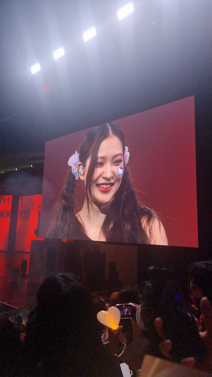 hyonderful's tweet photo. Love u bes https://t.co/t7WirzxyzN