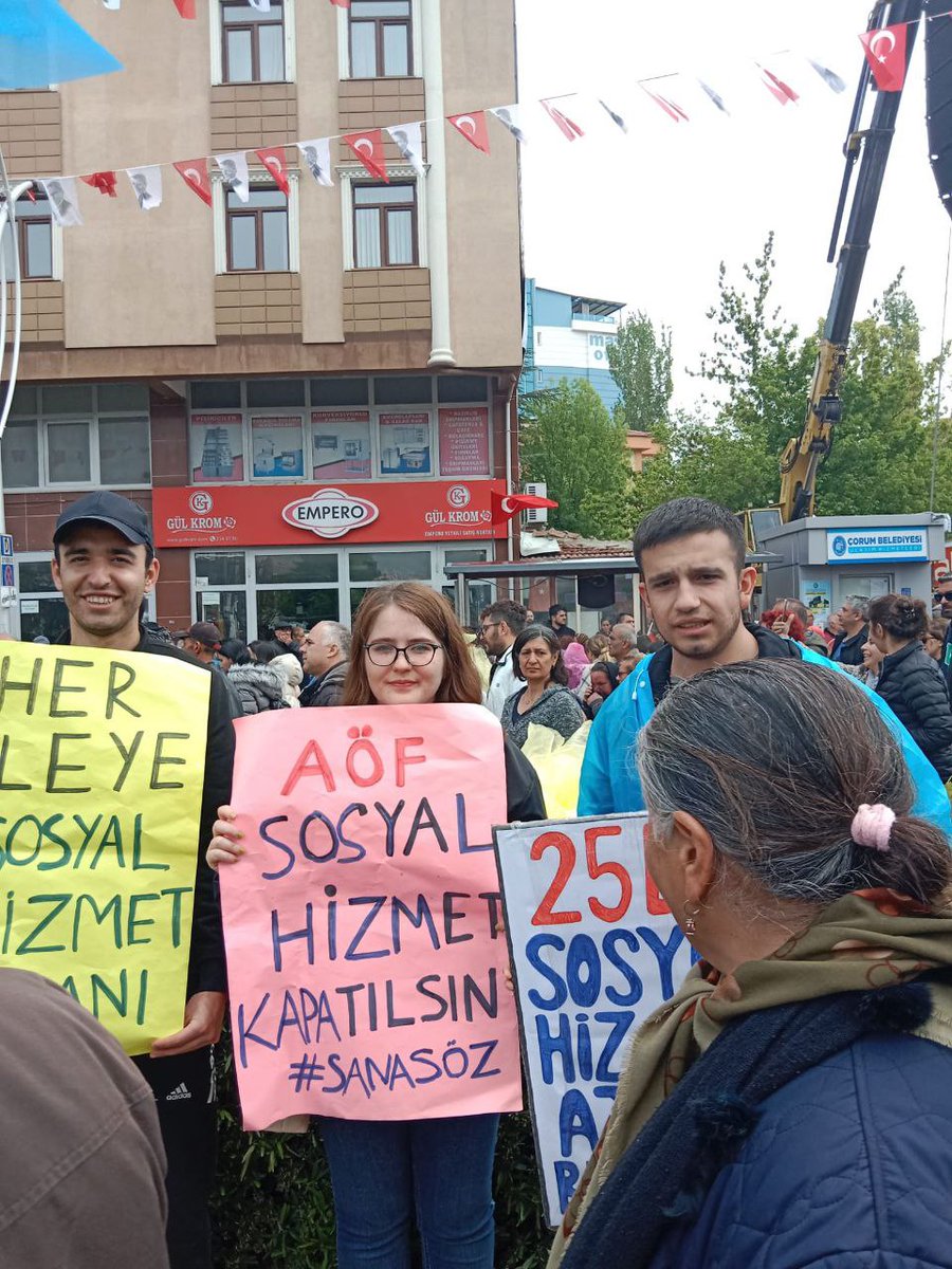 _shplatformu_'s tweet photo. Sosyal hizmet uzmanları şimdiden sahaya indi❗
3 ay içerisindeyse tüm evlerde olacağız. 25 bin kişilik ordumuz ile hazırız💪 Meslektaşlarımızın emeğine sağlık. https://t.co/1qHT1S8lQ3
