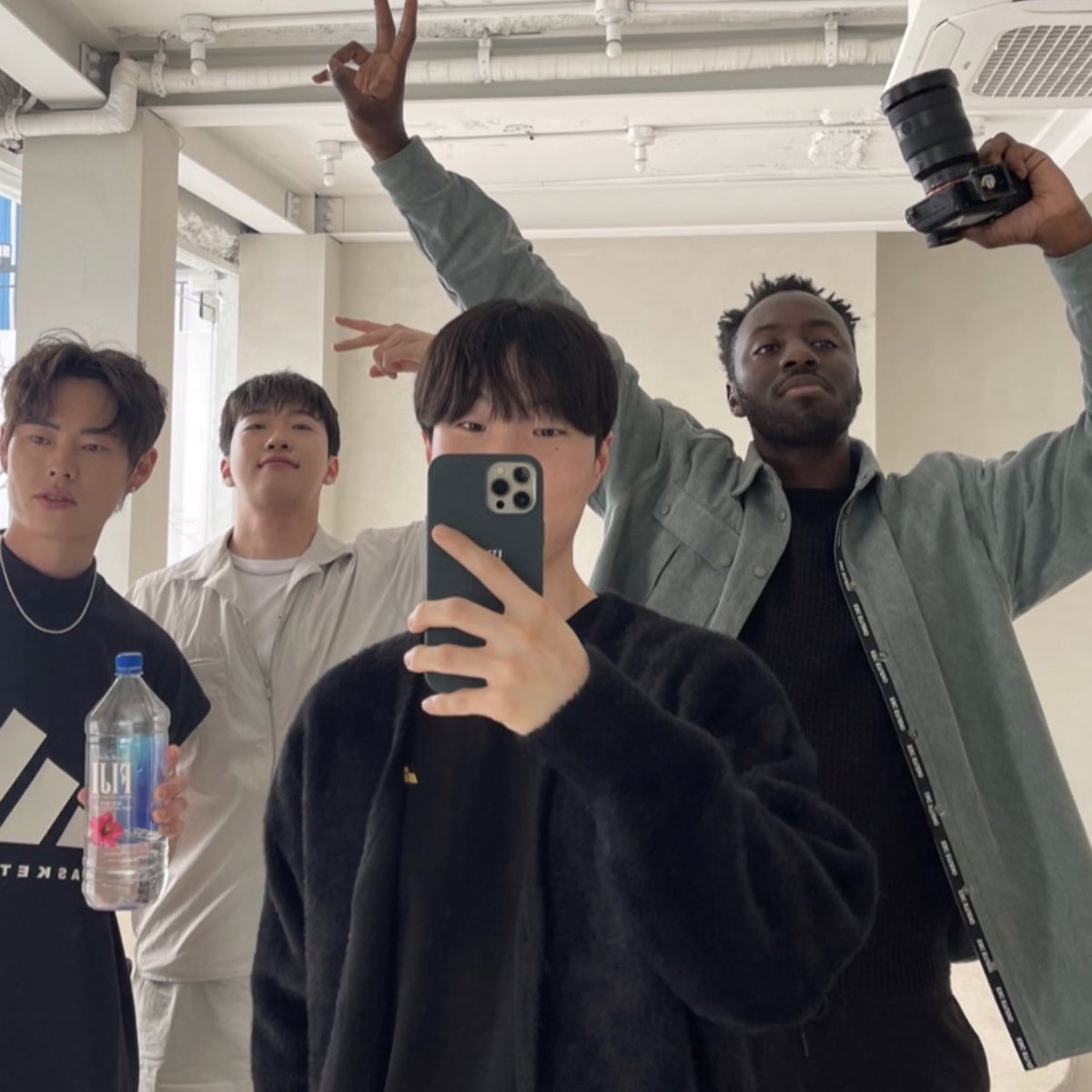 forrovv's tweet photo. wonder what this is forrr 🧐 can’t wait to see the results I already know they gonna be fire since it’s Andy taking them @ItsAndySama https://t.co/2kXPfrOWPM