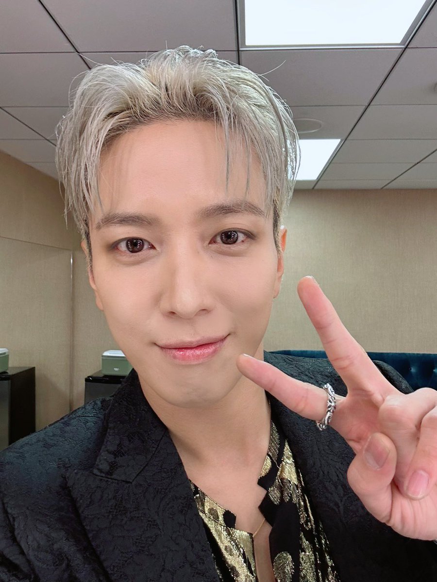 CNBCN1109's tweet photo. CN_FANCLUB: [📸] 2023 JUNG YONG HWA FAN MEETING '華麗和夜' IN MACAU

BOICE와 함께여서 더욱 찬란했던 오늘 밤✨
함께해 줘서 고마워요💙

#CNBLUE #씨엔블루 #정용화 #JUNGYONGHWA https://t.co/aHkoDDwRut