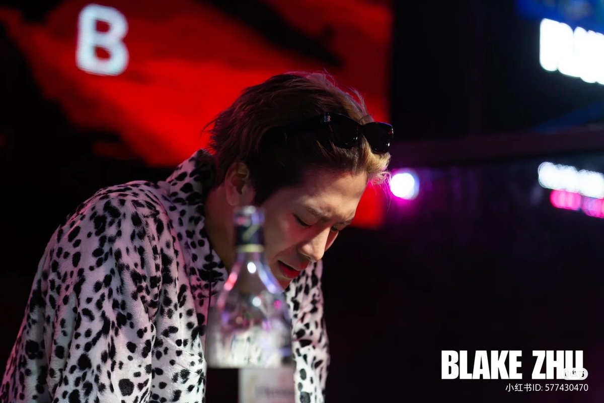 JacksonWGlobal's tweet photo. [XHS] 230506 BLAKE - 婚纱&amp;商业摄影师 (2/2)

📸 Concert after party in San Francisco

#MAGICMANinSF
#JacksonWang #王嘉尔 #잭슨 #TEAMWANG @JacksonWang852 https://t.co/dewiQFgAsb