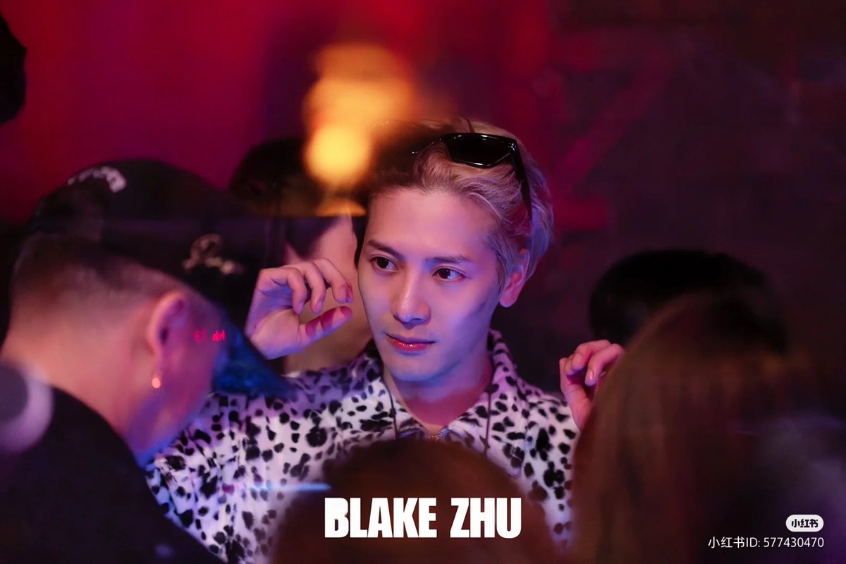 JacksonWGlobal's tweet photo. [XHS] 230506 BLAKE - 婚纱&amp;商业摄影师 (2/2)

📸 Concert after party in San Francisco

#MAGICMANinSF
#JacksonWang #王嘉尔 #잭슨 #TEAMWANG @JacksonWang852 https://t.co/dewiQFgAsb