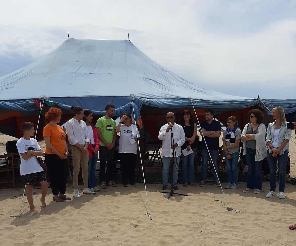 Les "haimes" a la platja vilanovina ens recorden un any més la situació d'injustícia i vulneració de drets humans que pateix el Poble Sahrauí. Gràcies <a href="/saharaVNG/">Acció Sàhara VNG</a> per fer-ho visible durant tot l'any, seguim ferms en el clam per la llibertat del Sàhara Occidental