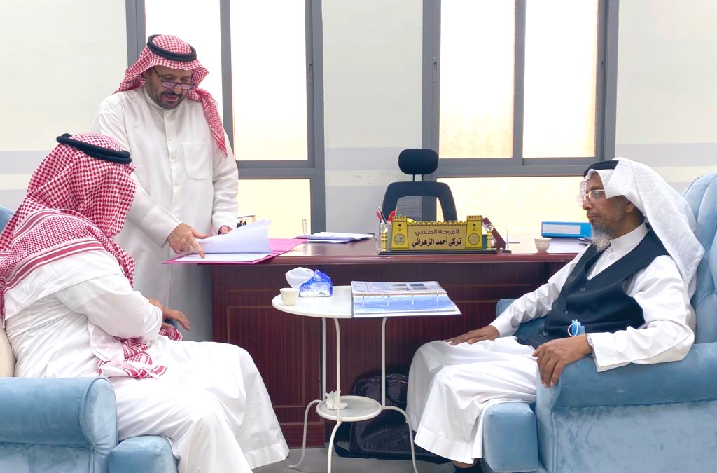 زيارة |
زار المدرسة  أ. سالم باواكد مشرف النشاط بـ #مكتب_التعليم_بالنسيم
اطلع خلالها على خطة النشاط و على الأنشطة المنفذة بالمدرسة. 
 #تعليم_جدة