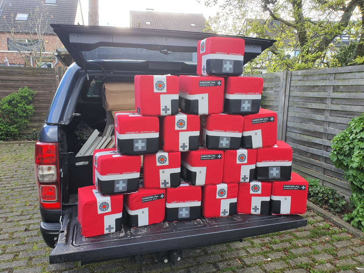 RobertsSpaceInd's tweet photo. Special delivery from CON42!

An IRL delivery mission was organized during the community event CON42, which took place in Frankfurt last month.

Citizens had to help distribute Medical Supplies from GrimHEX to an address that was only available in Banu.

📷 by Borozo https://t.co/RMomSVmWdf