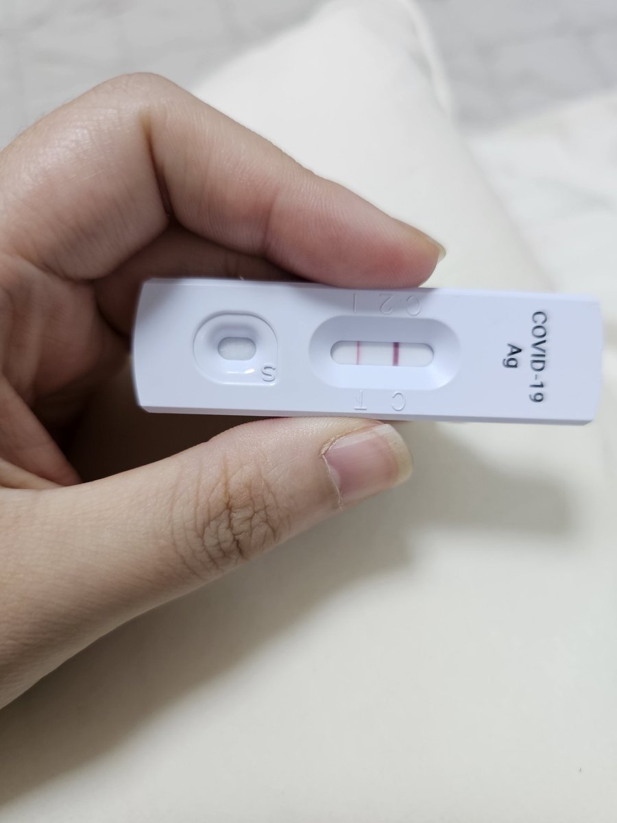 한동안 몸이 안좋긴했지만...

(감기 + 몸살 + 온몸 통증 + 열) 이라 제대로 감기 걸렸나? 했다가.
곧 찾아온 대자연에 아, 그 몸살이었구나 하고 넘어가기 무섭게 ㅜㅜ

다음날 코로나 확진....

다들 몸 조심하세요...