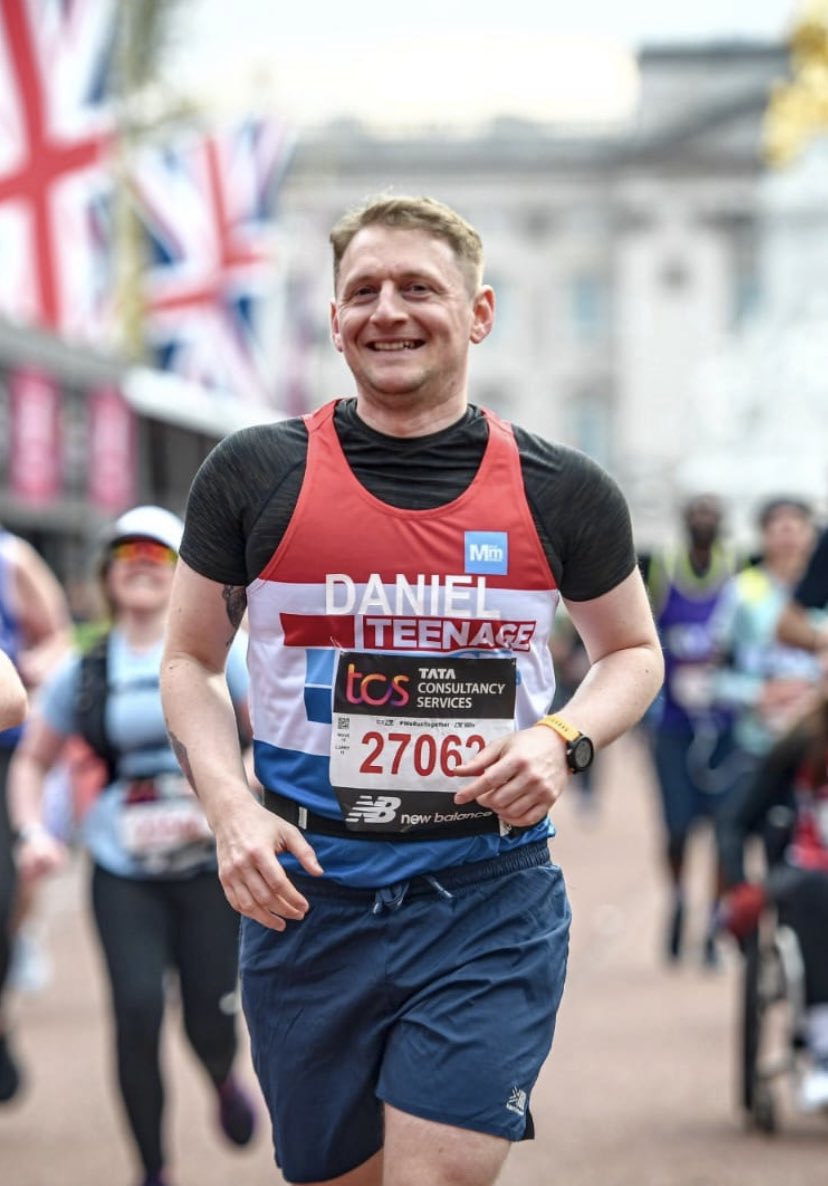 I don’t use Twitter much but two weeks ago I ran the London marathon for Teenage Cancer Trust. I’m looking to raise £2,000 and could do we as much help as possibly to achieve this. Please donate if you can justgiving.com/fundraising/da…