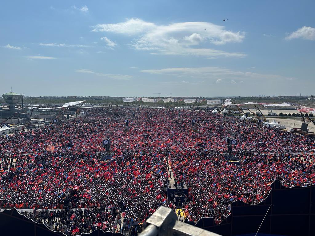 osmannnurika's tweet photo. Heyecan bu meydanda,
Coşku bu meydanda,
Türkiye Yüzyılı'na inanmış gönüller bu meydanda...

#TürkiyeSanaEmanet

📍Atatürk Havalimanı Millet Bahçesi https://t.co/jxDon03Ep1