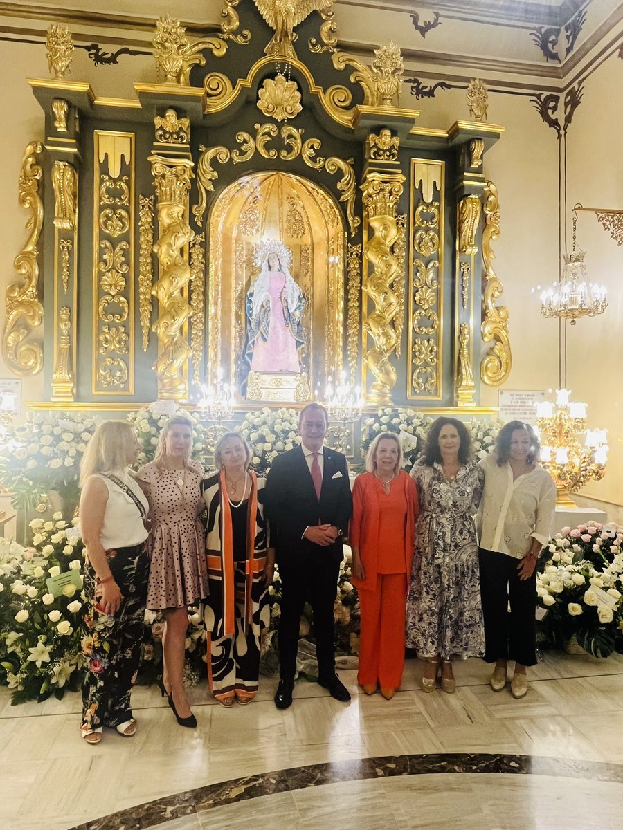 PasoBlanco_3's tweet photo. Eucaristía del Día de la Madre en honor de Nuestra Virgen de la Amargura y Palmas de Oro para tres grandes blancas.
#DiaDeLaMadre #SomosBlancos https://t.co/B6RuJxMb7m