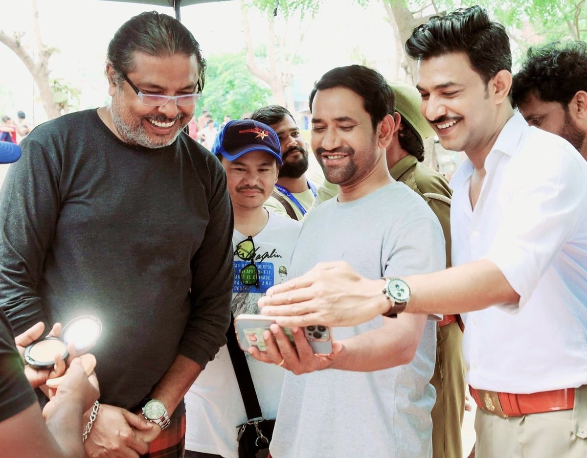 SamarKatyaan's tweet photo. Shooting time… Azamgarh, with my director Mr.Vishal Verma and co-actor Mr Dinesh Lal Yadav, Nirahua❤️ https://t.co/G4Jvaj5Agn