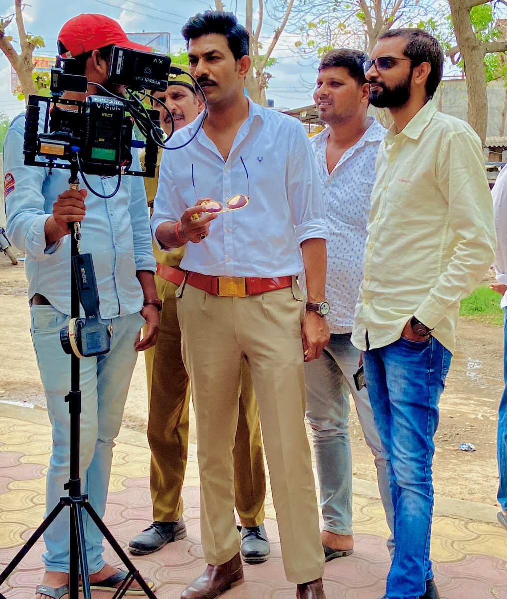 SamarKatyaan's tweet photo. Shooting time… Azamgarh, with my director Mr.Vishal Verma and co-actor Mr Dinesh Lal Yadav, Nirahua❤️ https://t.co/G4Jvaj5Agn