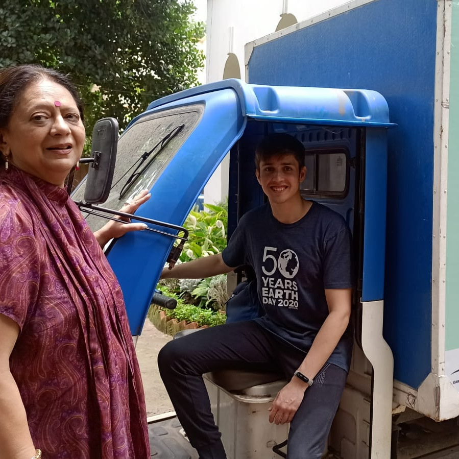 earthdayasia's tweet photo. The 'Circularity on Wheels' electric vehicle to collect e-waste and discarded cloth for reuse, upcycling and recycling was at the EDN-India office to collect e-waste. Everyday, the vehicle travels around Kolkata on collection drives. #ActsOfGreen #EveryActCounts https://t.co/yRH9UwSsNp