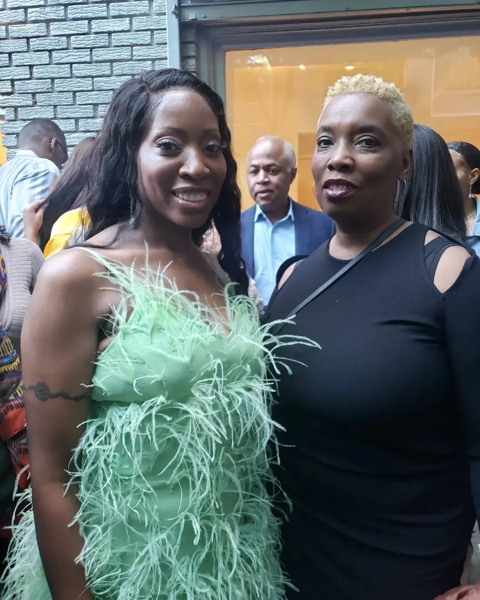 artandlifemusin's tweet photo. Our voices were heard . . . Beloved @BisaButler thank you for #creativity #fearlessness #elegance #honesty #loveforcommunity . . . Gurrrl your Opening was lit!!!🔥🔥🔥 Also, met old + new friends!  . . ❤ you fam | shout out to #malcolmxshabazzhighschool #mxshabazzmarchingband https://t.co/UfAHWj8zAQ