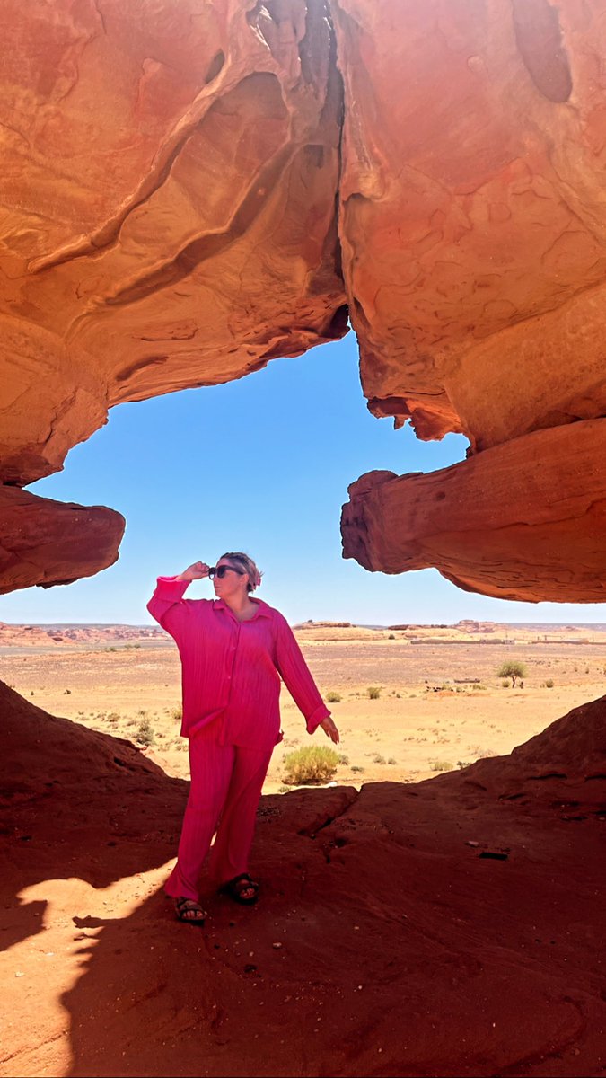 The desert surrounds me….

#saudiarabia #saudi #visitsaudi <a href="/VisitSaudiAR/">روح السعودية</a>
