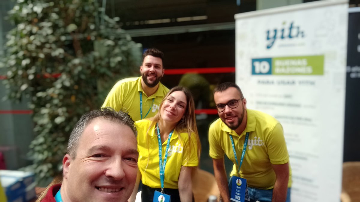 Siempre es una alegría volver a verlos Ivàn, Athena y Alexis de <a href="/YITHEMES/">YITH</a>. De los más alegres en #WCBCN ❣️