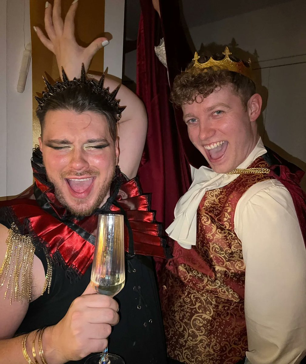 Mincksyyy's tweet photo. Of kings, Queens, Banquets and Cori-gay-tions
#birthdaygay #twittergay #londongay #corination #gay #london #birthday #lewk #queen #royalgay https://t.co/6f0mdizMII